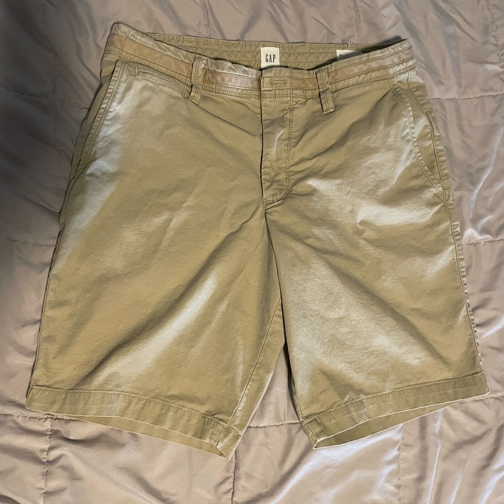 Gap Shorts Mens 31  Beige Khaki Chino 10”Inseam Stretch Beach Travel Casual